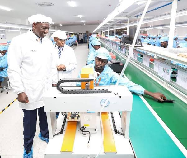 KenyaQuantity's tweet photo. We are excited to have been involved as the Project QS for Kenya’s first smartphone assembly plant which was unveiled today by H.E President William Ruto.

The state of the art plant will produce low-cost 4G-enabled Neon 5 ‘Smarta’ and 6 ½ ‘Ultra’mobile phones for Kenyans. https://t.co/dcXBaPkkq5