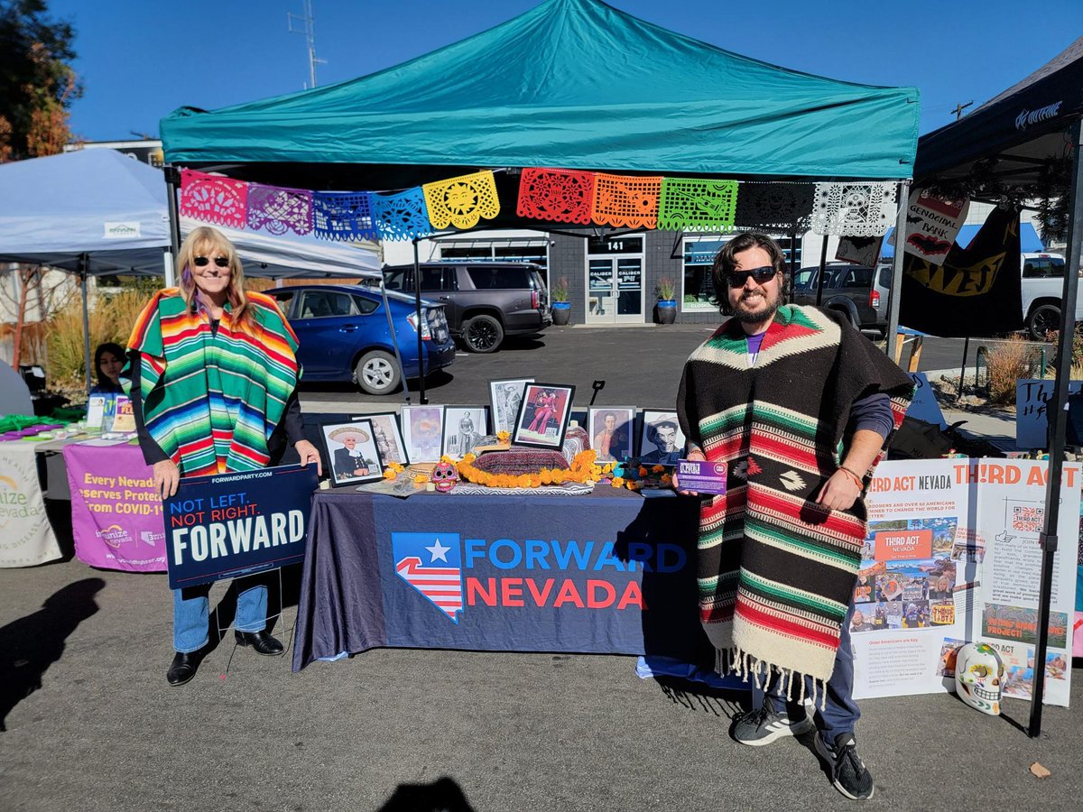 ZarMarquez's tweet photo. Dia de los Muertos Reno was a blast! We made an ofrenda to honor heroes like Emiliano Zapata, Harriet Tubman and Selena.
The Latino community is behind our message! They cheer as we get closer to #BallotAccess. #ForwardNV @Fwd_Party @AndrewYang @FWD_NV @GZE_NV #ForwardEvents https://t.co/Exj6C5KTap