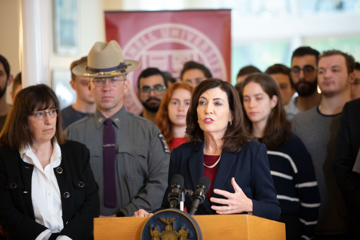 This morning, @GovKathyHochul and President Martha E. Pollack met with students at Cornell’s Center for Jewish Living to offer their support. “No one should be afraid to walk from their dorm or their dining hall to a classroom,” Gov. Hochul said. “That is a basic right.”