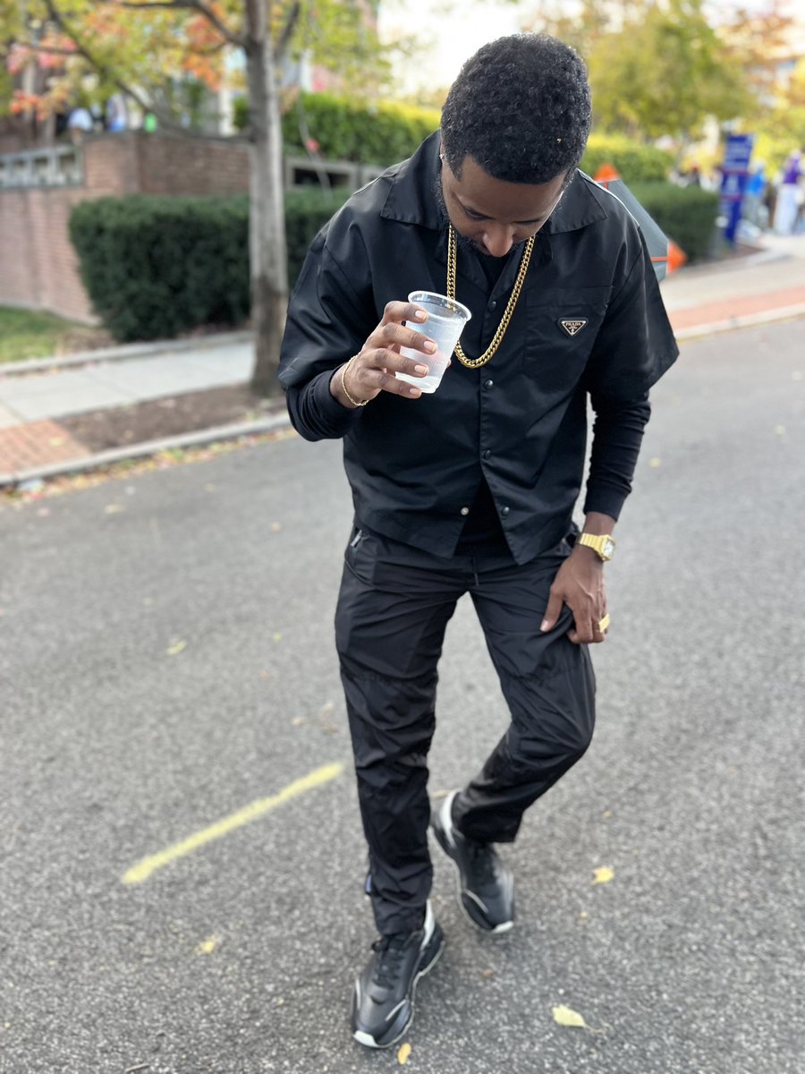 CertifiedFlyGuy's tweet photo. #huhomecoming https://t.co/1cSfOqJgFn