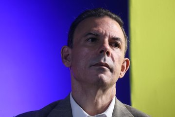 ReporteYa's tweet photo. #30Oct #Primarias 
Roberto Enríquez tras sentencia contra la primaria: "María Corina es la candidata unitaria y así lo reconocemos todos" https://t.co/O1bXAazXik https://t.co/pAEHwATzrX