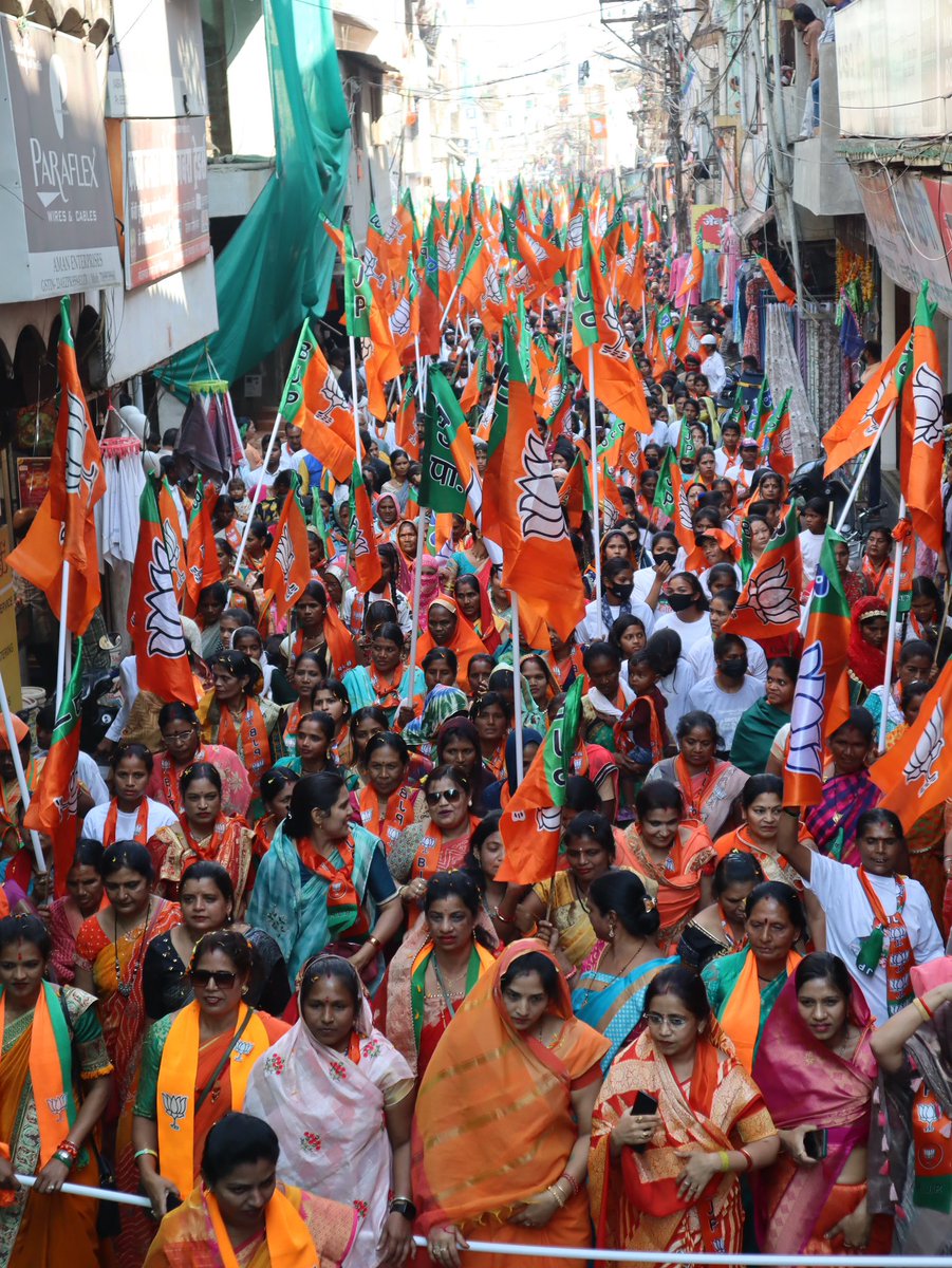 buntyviveksahu's tweet photo. बंटी भैया की नामांकन रैली में उमड़ा जनसैलाब
#2024Elections #DemocracyMatters #chhindwaracity
#vocal4local #PoliticalReform #JusticeReform #CorruptionWatch
#chhindwaracity https://t.co/2my0wD4J4E