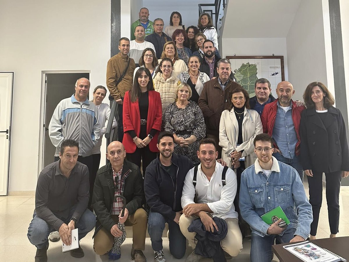 👥 Una veitena de empresarios han participado hoy en nuestra sede en una reunión sobre proyectos de cooperación (Mujer y Emprendimiento, I+Rural) o para la calidad, innovación y la sostenibilidad, y para estudiar acciones de impulso del #turismo en la Sierra Norte de Málaga