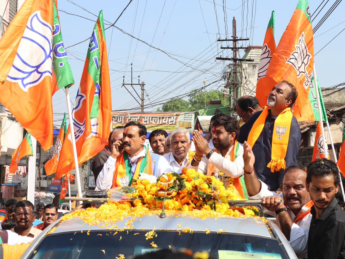buntyviveksahu's tweet photo. बंटी भैया की नामांकन रैली में उमड़ा जनसैलाब
#2024Elections #DemocracyMatters #chhindwaracity
#vocal4local #PoliticalReform #JusticeReform #CorruptionWatch
#chhindwaracity https://t.co/2my0wD4J4E