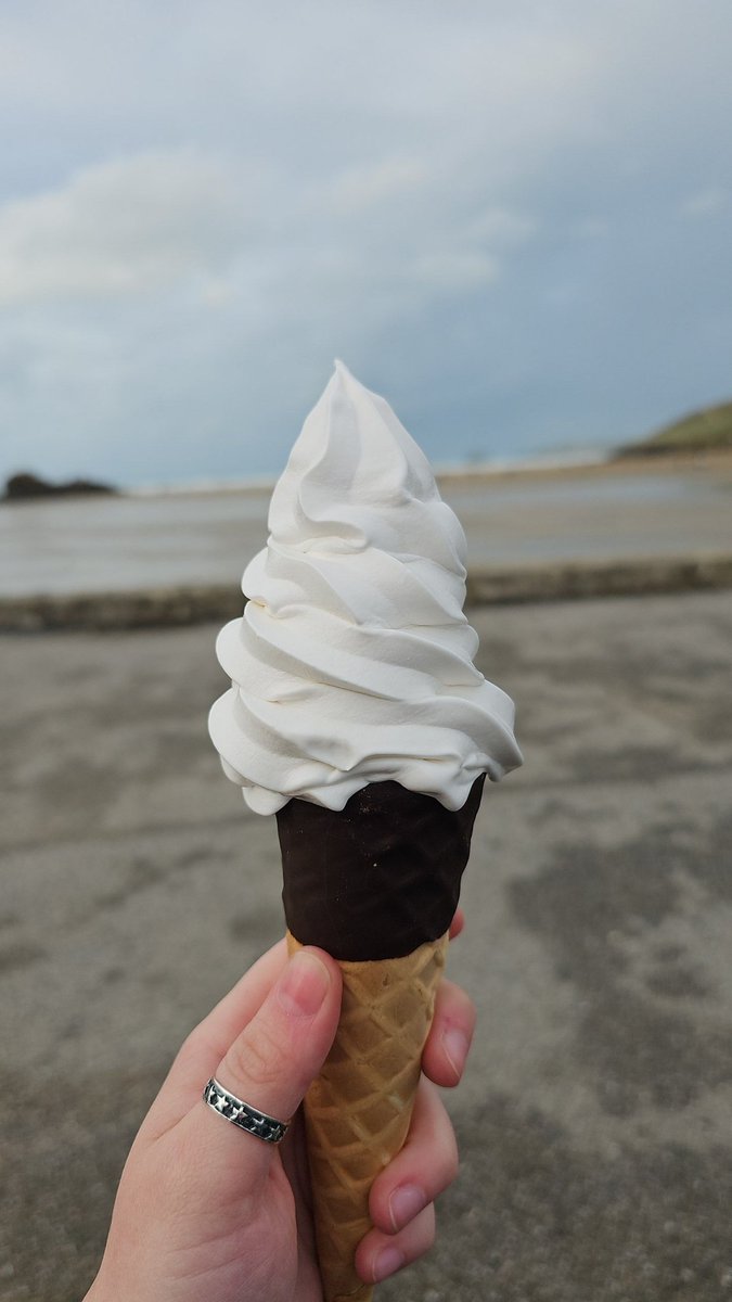 Took a break from #NRS502 revision this afternoon to enjoy some fresh air. No walk on the beach but I did enjoy a vegan whippy from Perranporth and some retail therapy.