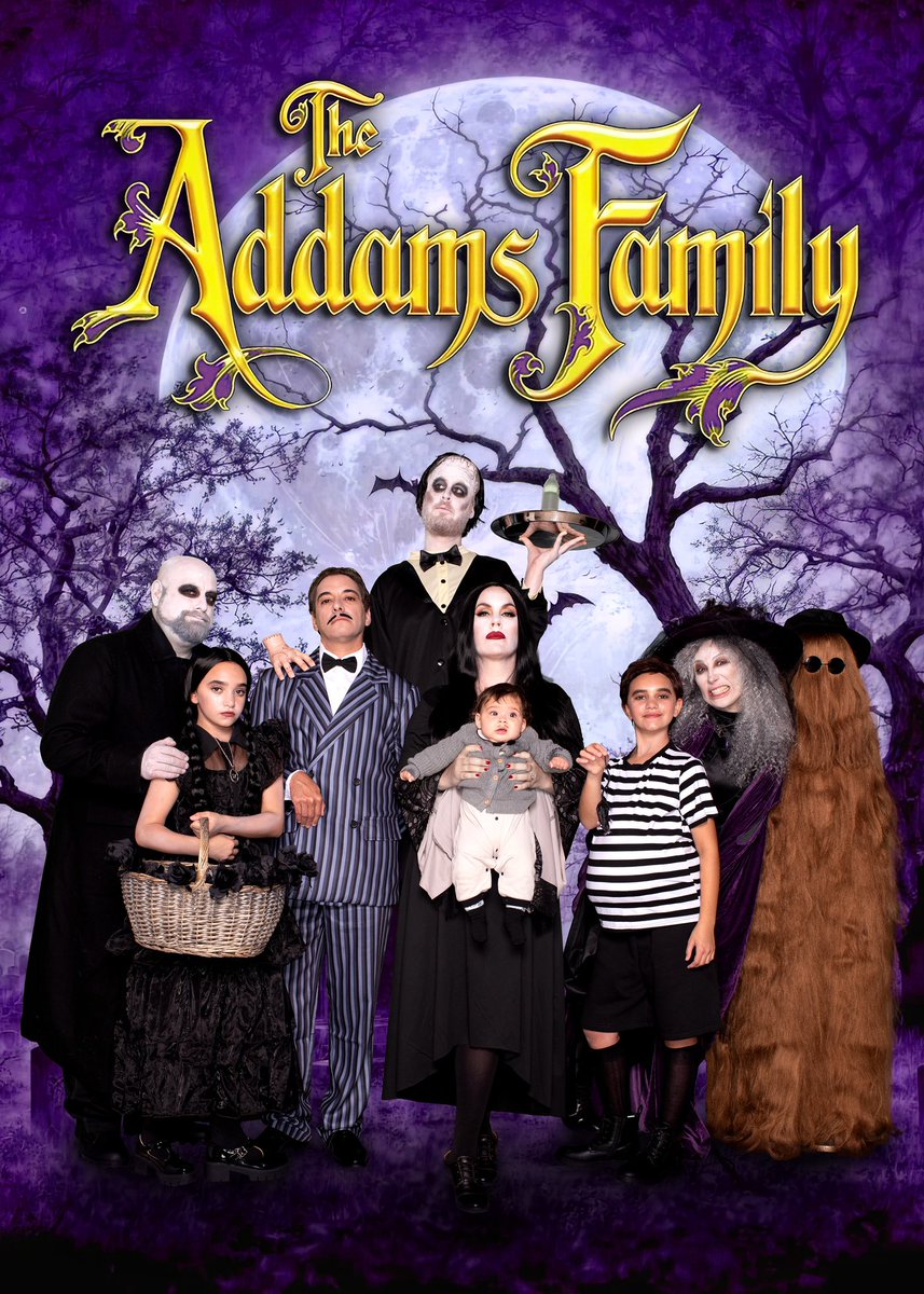 chadtons's tweet photo. All together ooky. #tonsfamhalloween https://t.co/A1Buyrajuu
