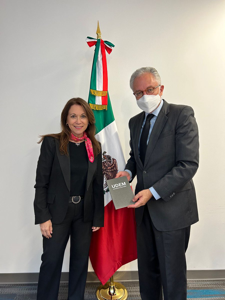 viesaudem's tweet photo. Estudiantes de Relaciones Internacionales participan en programa corto en DC y NY visitando diferentes representaciones. Los recibieron el Excmo. Embajador de México ante Estados Unidos, Esteban Moctezuma, la Excma. Embajadora Baños quien nos representa en la OEA. 🌍✈ https://t.co/emq3b6ngBS