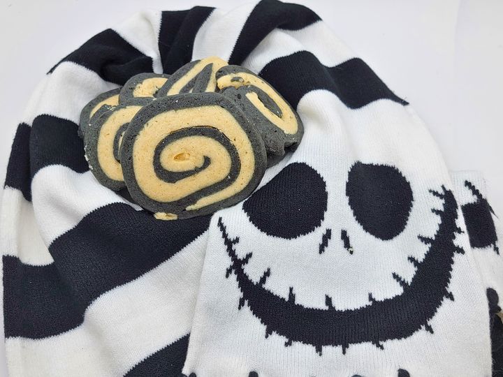 PinkNinjaBlogg's tweet photo. Get ready to bake up some bone-chilling fun this #Halloween season with our #JackSkellington #PinwheelCookies! These spooky treats are not only delicious but also perfect for adding a touch of Tim Burton magic to your festivities.
Full #recipe on the blog https://t.co/xRDXAu4Phn https://t.co/K1PWl3y1Of