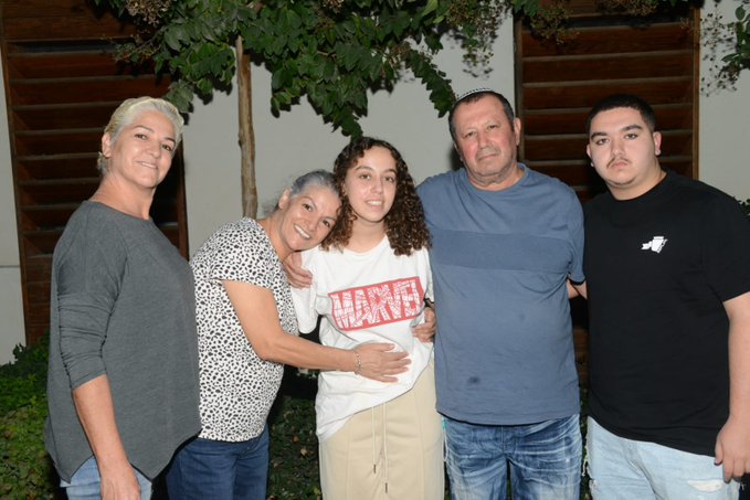 YA ESTÁ EN CASA: Durante la noche, la soldado Ori Megidish fue liberada durante operaciones terrestres de las FDI tras ser secuestrada por la organización terrorista #Hamas el 7/10.

La soldado fue examinada médicamente, su estado es bueno y se reunió con su familia.

Las Fuerzas