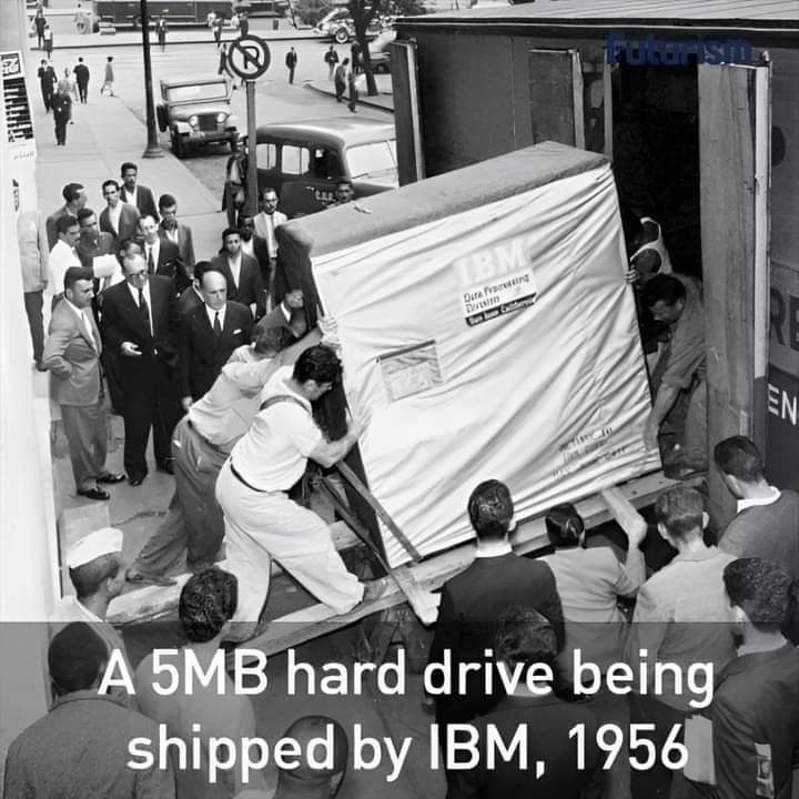 This was how 5 MB looked back in the year 1956. If not for Technology, imagine how 1gig would have looked like. Appreciate technology. Only Fans Wike Agreement is Agreement Chief Of Staff Godfatherism #BallonDor Atiku Abubakar Alex Otti World Press Conference
