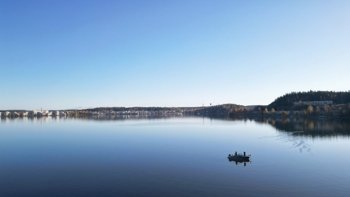 Lahes täydellinen olosuhde kalastamiseen lokakuun lopun aamuna. Menee melkein postikortista, sanoisin.

@LahdenKaupunki