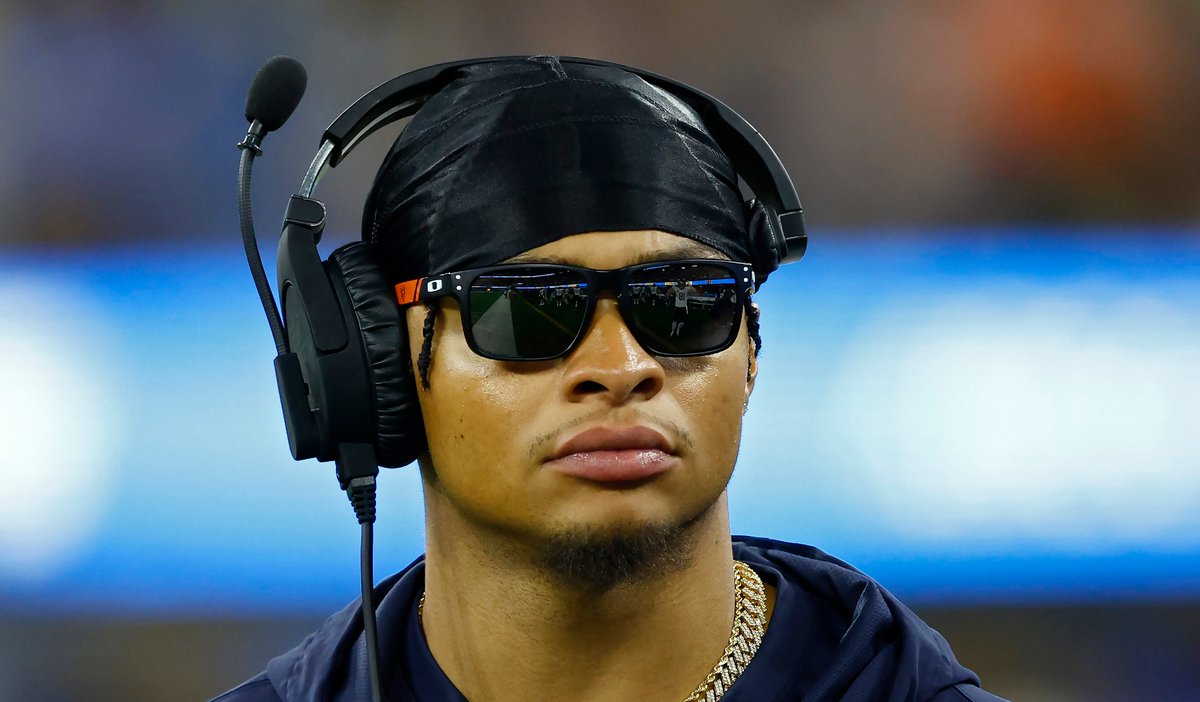 The NBC broadcast's "bus tossing" of the injured Justin Fields on Sunday Night Football was fueled by the Bears' "back-stabbing whisper campaign" behind the scenes, as @BernsyHolmes discussed.

bit.ly/3SorYHx