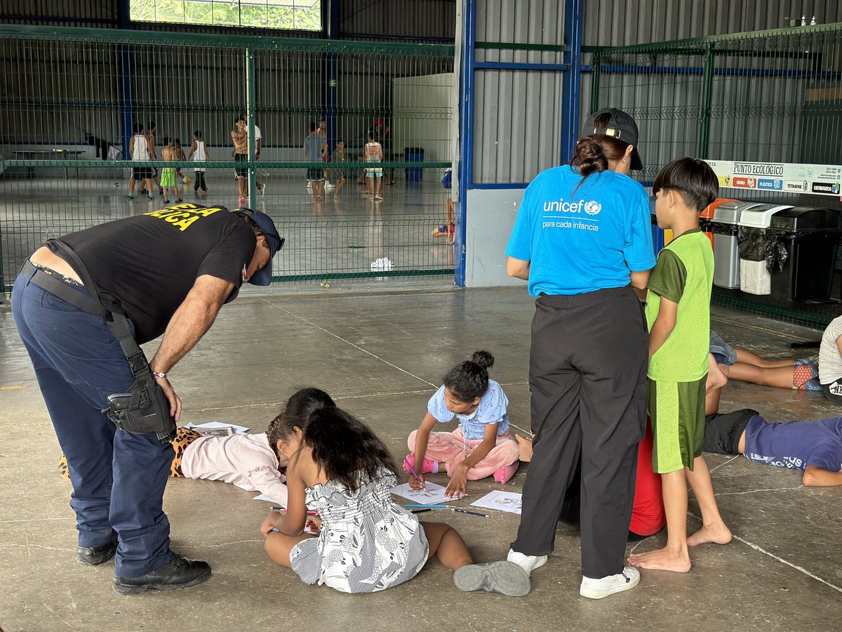 UNCOSTARICA's tweet photo. @UNCOSTARICA sigue apoyando a niñas, niños, adolescentes y jóvenes en tránsito que llegan a CATEM Sur.

Alimentos, insumos de higiene personal, pañales y atención psicológica son algunos de los apoyos que brinda nuestra agencia @UNICEFCostaRica https://t.co/WaMEuBzdJT