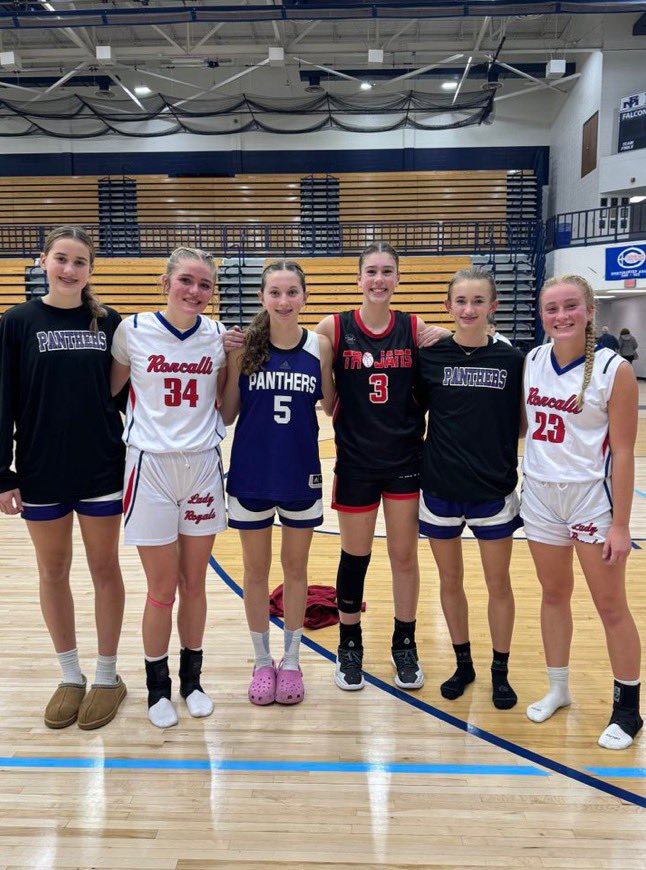 Great to see some of the Indiana Elite Wildcat girls out on the court yesterday representing their school teams. Good luck to all our girls this MYT season. 

@IndianaEliteWBB @cghs_wbb @BHSS_Athletics @BHSNathletics @RhsGbb