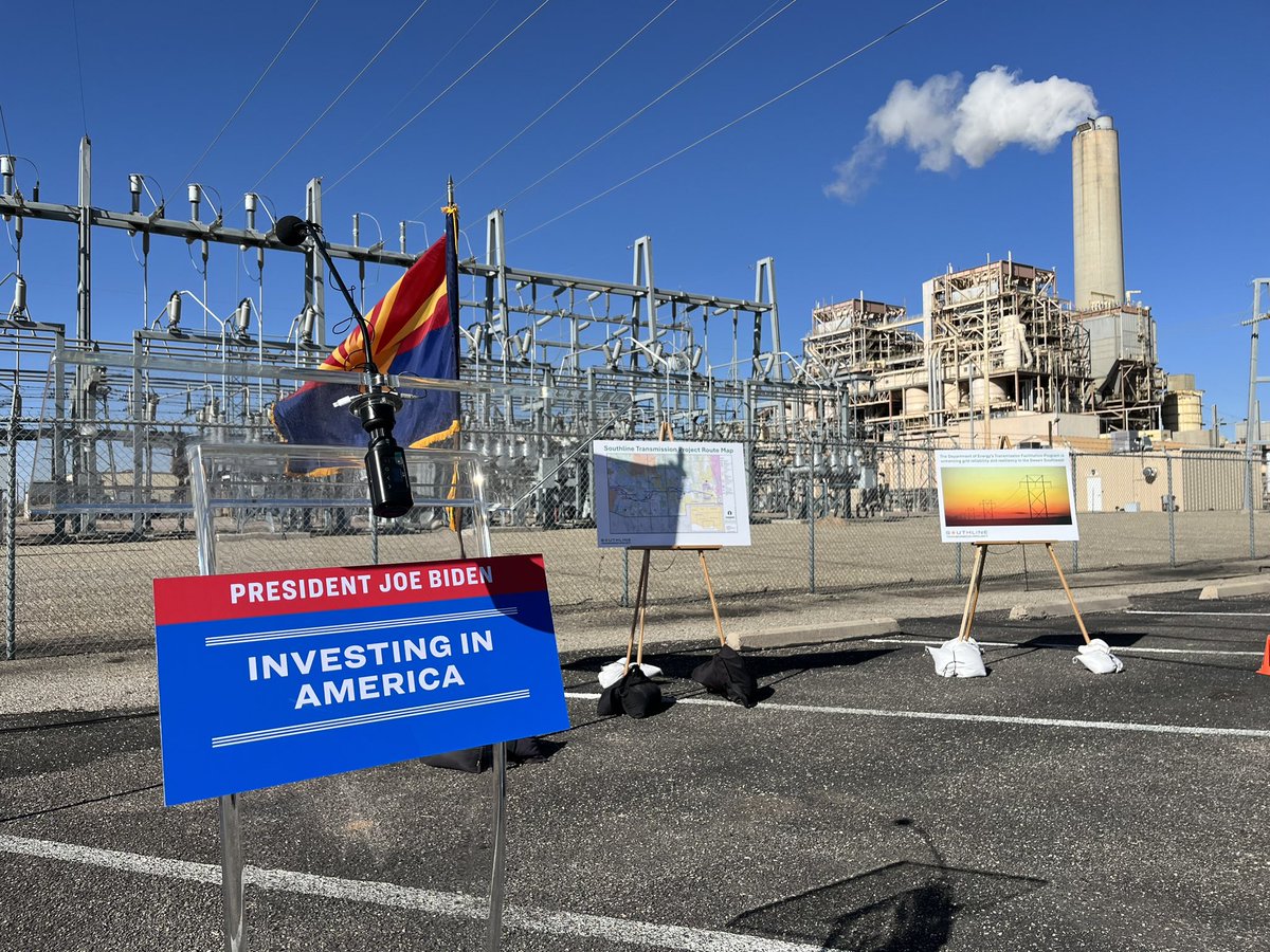 .@SecGranholm is in Cochise, Arizona with @GovernorHobbs to highlight @POTUS’ latest investment in the nation’s electric grid. ✅Lowering energy costs ✅Strengthening energy resilience & reliability ✅New high-quality jobs ✅Tackling climate change That’s #Bidenomics 🇺🇸