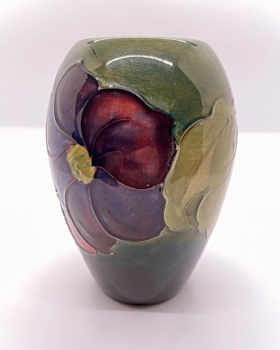 SOLD! Gorgeous #mooroft #ceramic #vase in the #hibiscus pattern! 

happinessnostalgia.etsy.com

#MHHSBD #antiques #antiquestore #vintage #etsy #etsysale #etsyfinds  #etsygifts #etsyshop #etsylovers #etsystore #homedecor #giftideas #giftsforhim #giftsforher