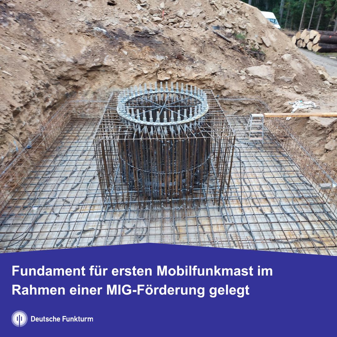dfmg_de's tweet photo. Wir haben das erste Fundament für einen MIG-geförderten #Mobilfunkmast gelegt. Den Bescheid haben wir vor gerade einmal einem Jahr erhalten. Die Planungs- und Genehmigungsphase war also deutlich kürzer als üblich. Allein das #Genehmigungsverfahren dauert häufig ein Jahr. https://t.co/61qPM1NqTx