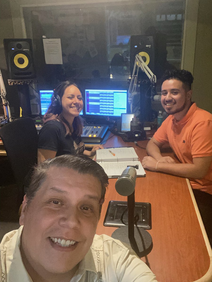Rebecca De León tweet media