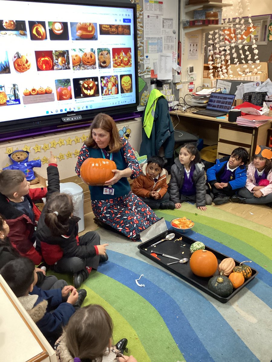 ECS_Keighley's tweet image. Pumpkin excitement in Reception today! #sprinkleofmagic #aweandwonder #teamwork #allthoseseeds #canweplantthem