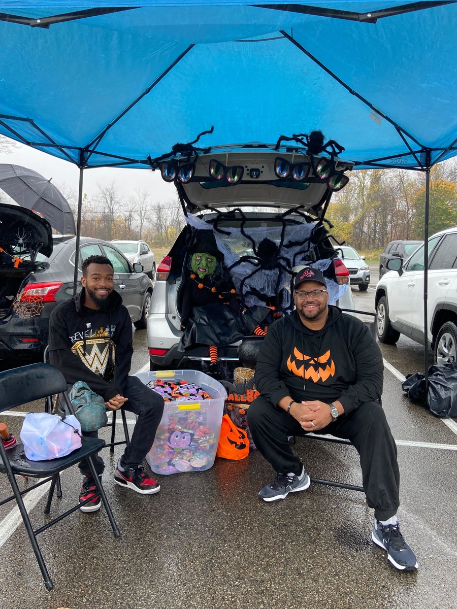 BeaverUnited's tweet photo. Thank you to everyone who came out to yesterday's Trunk or Treat event!! Despite the rain, we had over 180 kids come and show off their Halloween spirit. Thank you to everyone who donated candy and time to this event – it's in these spaces community is built and love grows. https://t.co/1RFPRsaLen