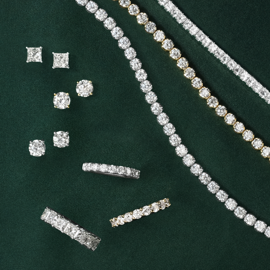 The Holidays are right around the corner! 🎁 Find a gift for everyone on your list with up to 30% off jewelry—happening now on our site 😍 ✨