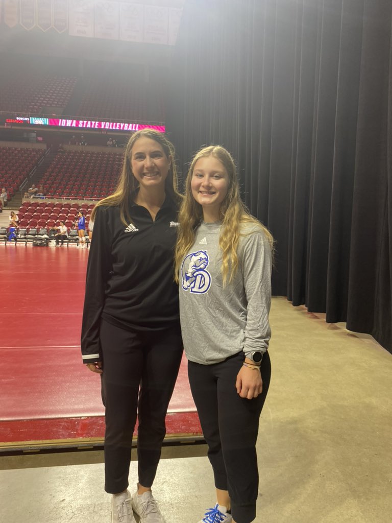 🐶 Bulldog Birthday 🥳 : Happy Birthday to our very lovely and heavily appreciated Athletic Trainer, Tara Armstrong. Thank you for everything you have done and continue to do for our team! 💙