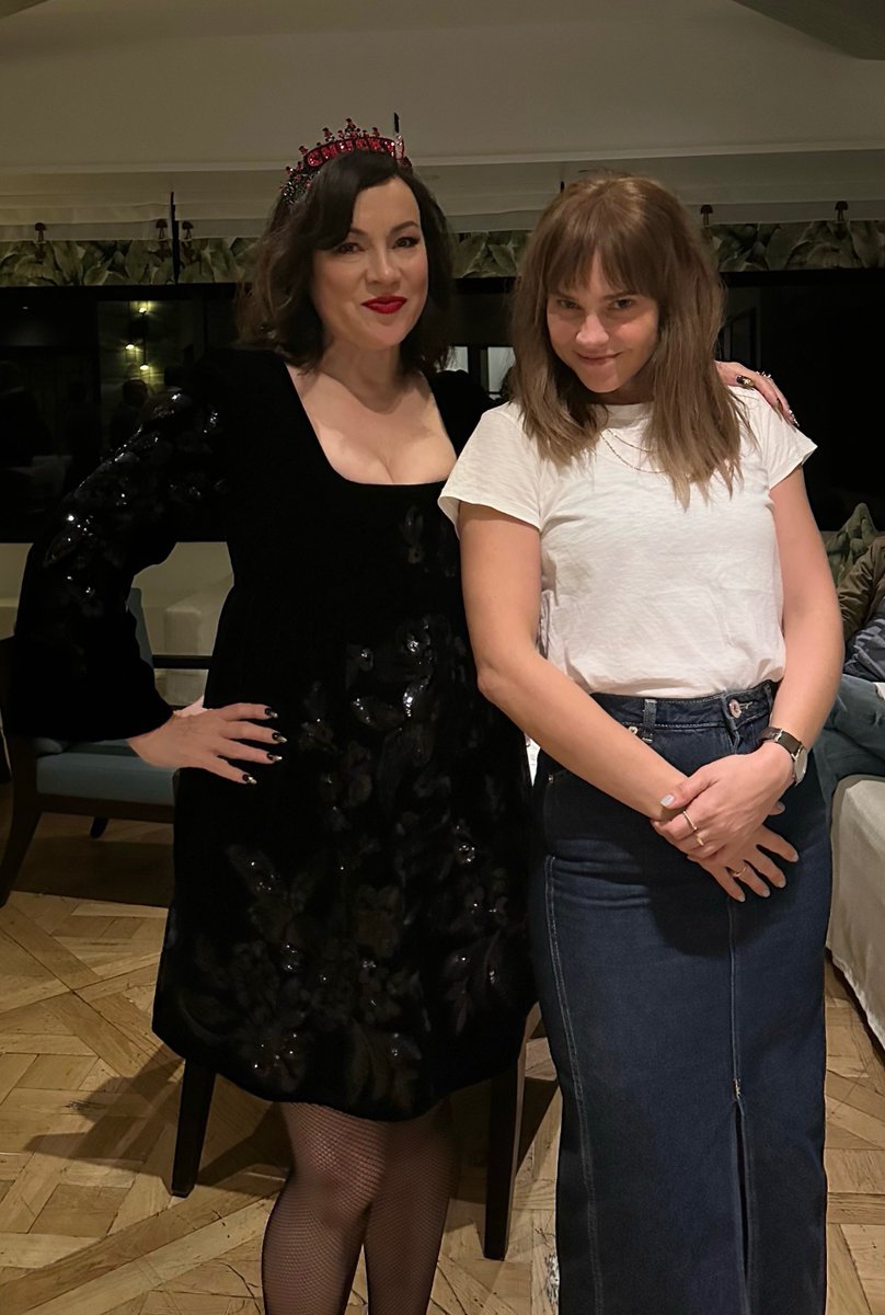 JenniferTilly's tweet photo. Happy birthday to fabulous @fionadourif ! 🥳🎊🎉 https://t.co/e1nWCJMLUd