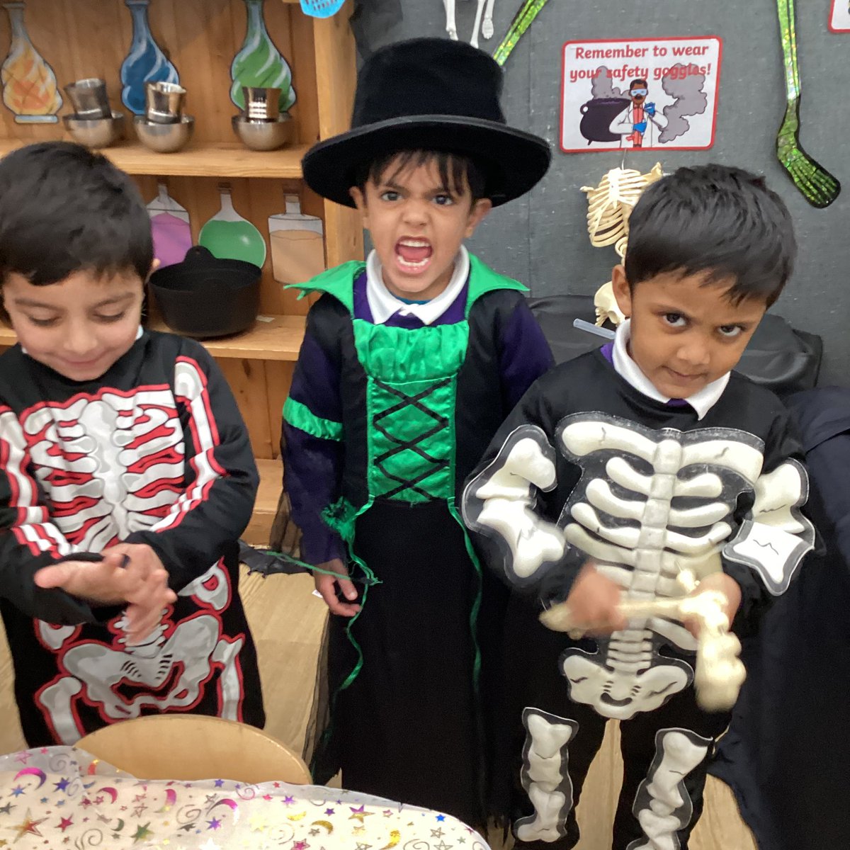ECS_Keighley's tweet image. Warning ⚠️ 
Scary people hanging out in Reception today! 🎃 👻  🦴 #sprinkleofmagic #makingschoolirresistable #halloweenscoming