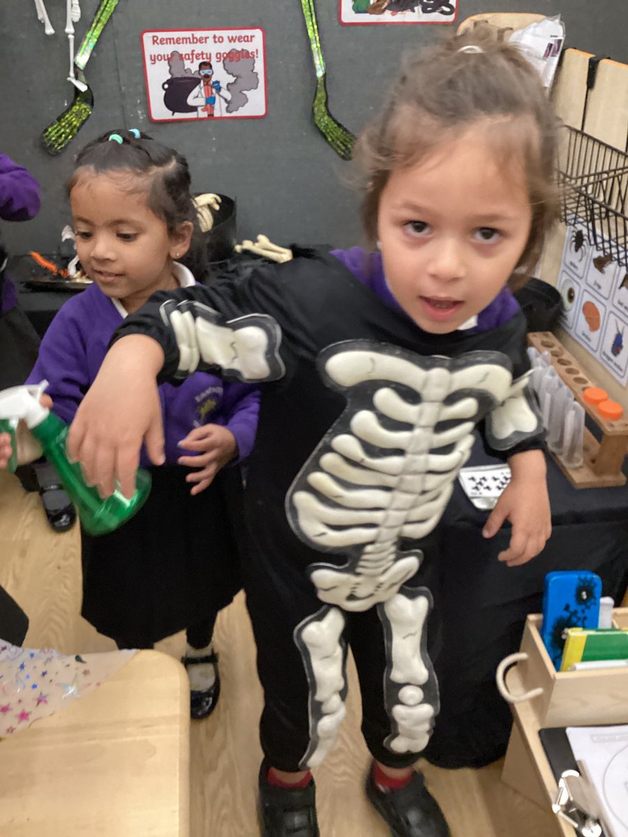 ECS_Keighley's tweet image. Warning ⚠️ 
Scary people hanging out in Reception today! 🎃 👻  🦴 #sprinkleofmagic #makingschoolirresistable #halloweenscoming