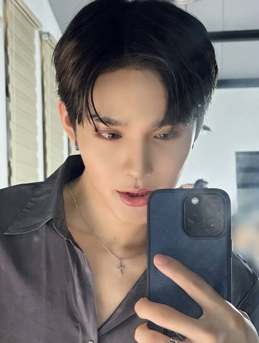hskmails's tweet photo. ktown mirror selca pob 😮‍💨
comfy hyunsuk 🫠 https://t.co/2U9wfeTPkY
