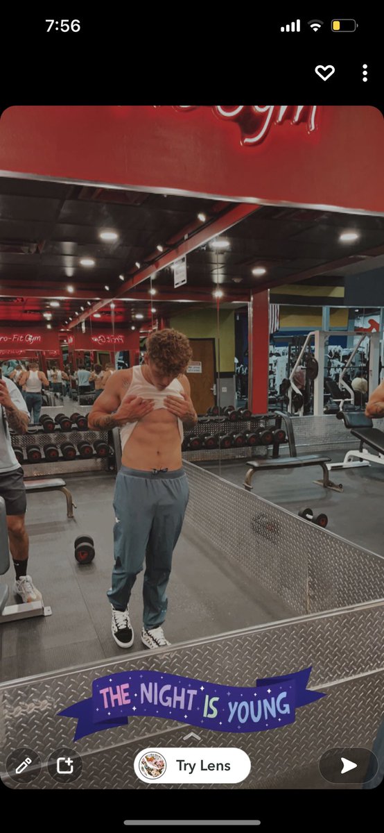 Realflexj1's tweet image. You pathetic losers i sit on my king chair while you all beg and plead to serve me your all worthless pigs hmu for shows and custom vids #findom #financialdomination #cashpig #cashamster