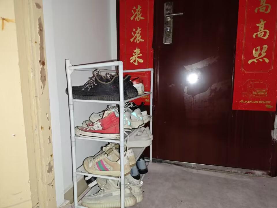 tgrj830's tweet photo. 小姐姐鞋子味道好上头，上次的痕迹已经没有了，再给她保养保养，等有机会蹲她一波上脚图 #扫楼打胶 #原味鞋子 #恋足舔脚 #尾随 #美女 https://t.co/5wfisznHiW