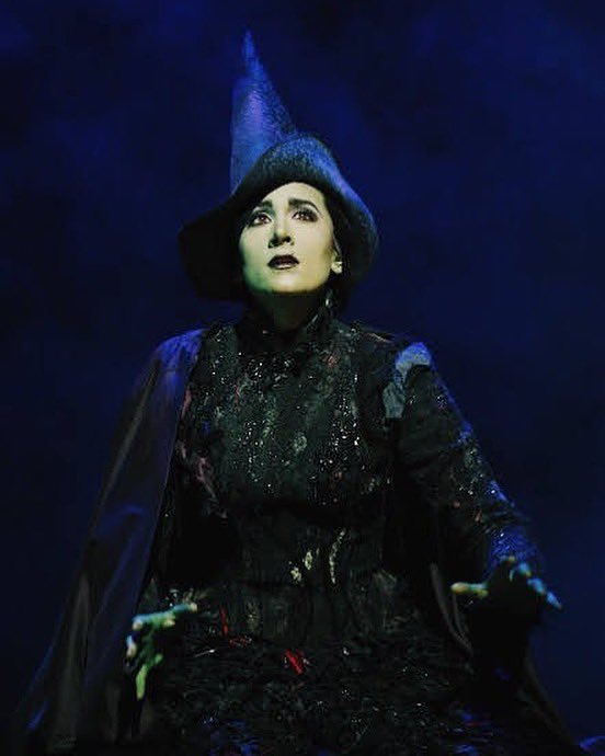 DeeRoscioli's tweet photo. 20 years. What to say about a show that gave me my equity card, my Broadway debut &amp; completely changed my world. There aren’t words. I was a waitress. Then I was Elphaba. I think not quite understanding the gravity, the big-ness of a show like Wicked was to my advantage. https://t.co/fT0T6FyMbb