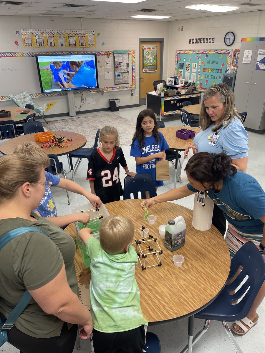settlesbridge's tweet photo. Thank you to all of our families who came out to our 2nd Annual Galaxy Night ! Families who attended were treated to a chorus concert, STEM based activities, and the Fall Book Fair. Shout outs to the organizers: Mrs. Sistla, Mrs. Dean, and Mrs. Dean for all of their hard work! https://t.co/DZiw1rBEh1