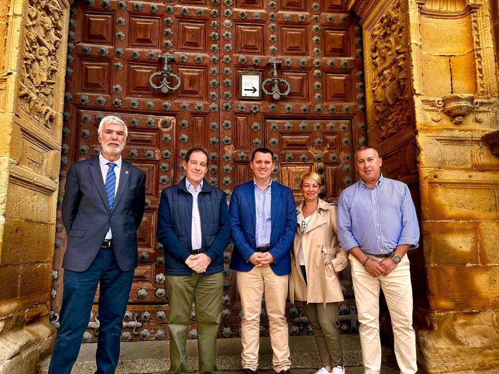 JHCLaLaguna's tweet photo. El pasado día 27 se inauguro el Congreso Nacional de Hermandades y Cofradías de Semana Santa. Al que asistieron el Secretario, el Tesorero y el Maestro de Ceremonias de la Junta de Hermandades y Cofradías de La Laguna, y los Concejales de Patrimonio y de Turismo del Ayuntamiento https://t.co/FjV9WHi35L