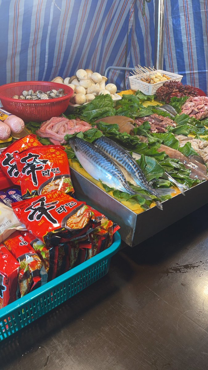 LeonardG_555's tweet photo. Honestly not surprised at this. 

Was having supper at a “Pocha” eatery in the alleys of Jung-gu, South Korea last week and two Chinese guys sit across me, with one extolling the benefits of using USDT to settle physical trading to the other guy 😂 https://t.co/yNpEOk9m5x