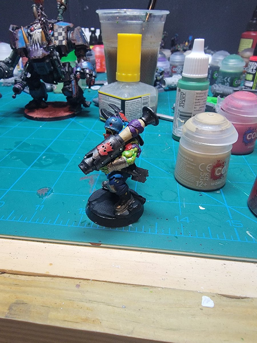 WAAAGHlock's tweet photo. I also painted up this lovely sculpt from Artel W, changed out his grenade hand for a power klaw though. Can never not have a nob with a klaw! #orktober #ork #40k #Waaagh https://t.co/UlSEcXqpbo