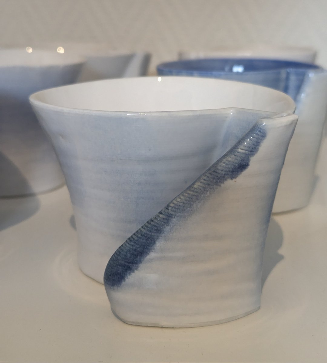 Drop cup. Porcelain. Presenting layer lines more delicately.