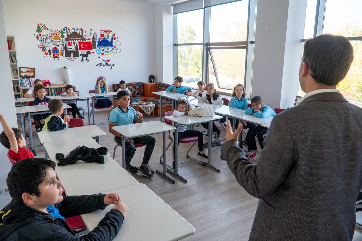 Primary School students celebrated 100 years of Turkiye as a Republic during their Modern Foreign Languages class.

#PrimarySchool  #MFL #Turkiye100 #CommunityCelebration #CulturalDiversity #ILoveISB