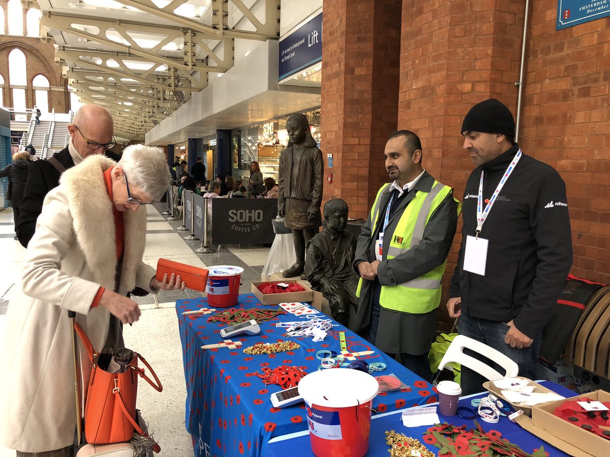 MansoorA75's tweet photo. Poppy appeal collection at London Liverpool Street. Making a difference. Mhance #DoGoodBeGood charity volunteer initiative. If you are passing by please visit our stand .  @charitywalk_uk @Ansarullah_UK @m_hanceSoftware @PoppyLegion @NetworkRailLST @greateranglia https://t.co/kUoODxPymH