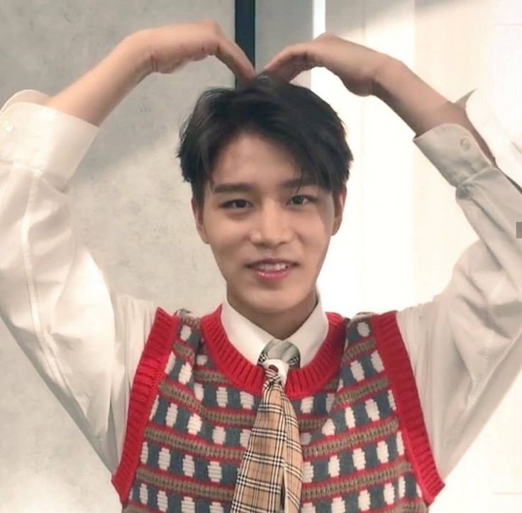 mahae777's tweet photo. taeil es glamrock Freddy https://t.co/DUXC1LVJg9