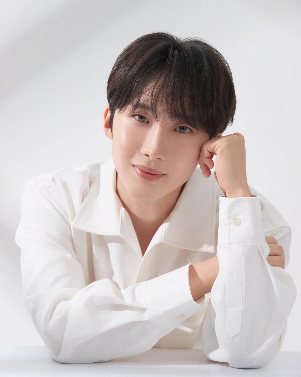 huishinee1's tweet photo. 231030 HUI X MEDIPEEL ad📸
메디필님 제발 후이 굿즈도 내주세요🙏😍
@medipeel_
#후이 #HUI #메디필 https://t.co/6cOOfgtNZq