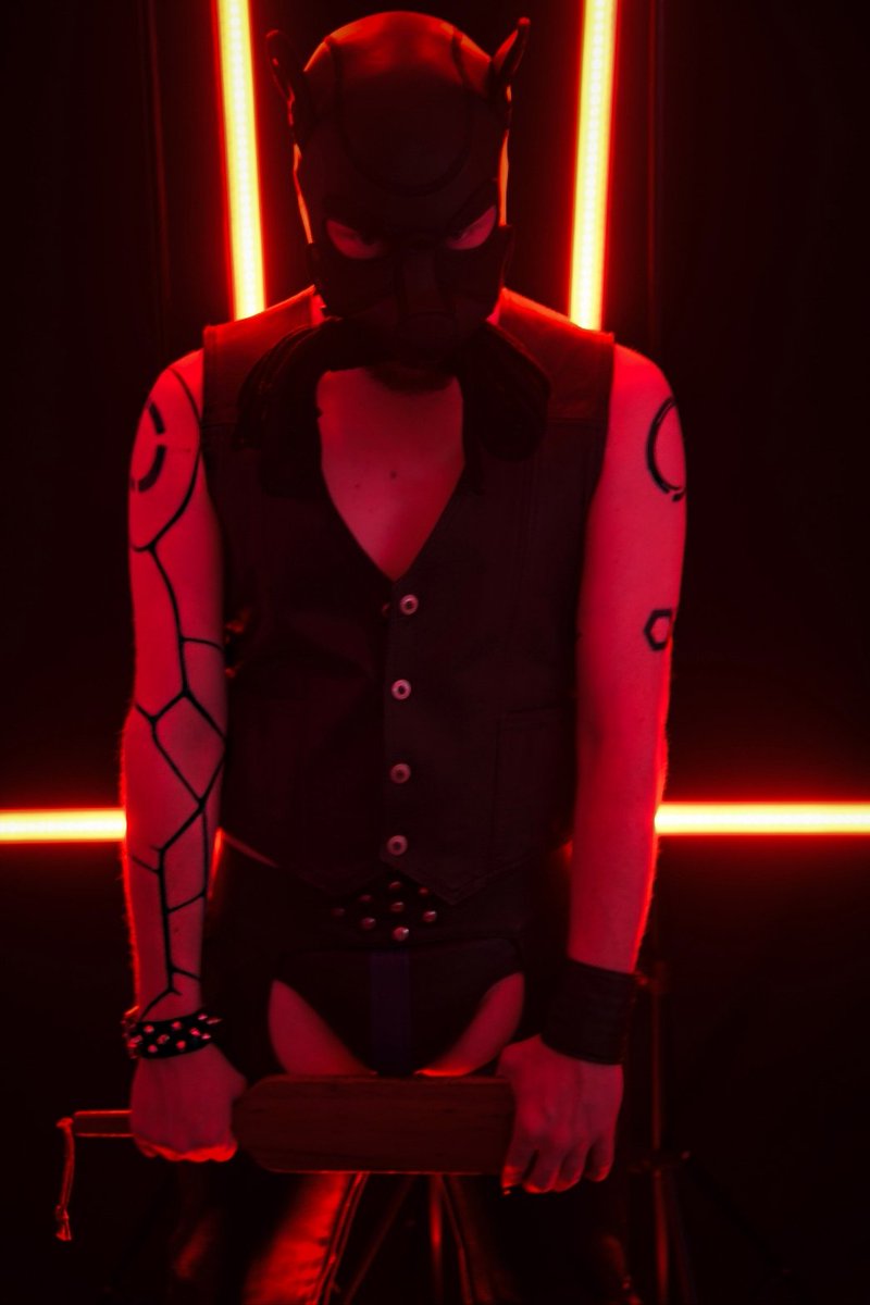Pup__Aegis's tweet photo. Pick your punishment. #pupplaycommunity #twink
#leathergear #mrsleather
#pupplaybdsm #kink #kinkaustralia #bdsm #boots #chains #kinkgear https://t.co/G62VdcmWoU
