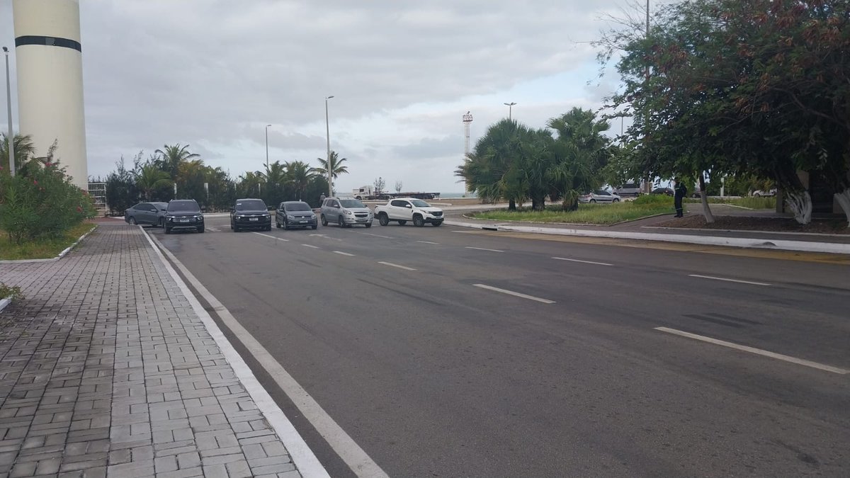 luizsoftware's tweet image. Trabalhadores do Complexo do Pecém e aliados se manifestam pela manutenção das conquistas trabalhistas obtidas ao longo dos anos, ante a atitude de negação da nova gestão do Porto, na pessoa do Dr. Hugo Figuerêdo.