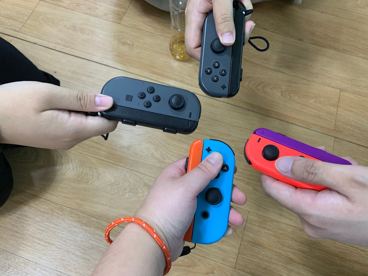 지난 29일, 보라1020 사람들이 모였어요🤩 한 달만의 만남이라 할 말도 많고 반가움도 컸답니다. 이 날은 함께 운동을 하기로 했는데요, 하게 된 운동은 바로 저스트 댄스였습니다! 처음 보는 안무에 다들 헤매기도 했지만, 정말 재미있었어요. 앞으로도 모임은 이어지니, 많은 관심 부탁드립니다😊