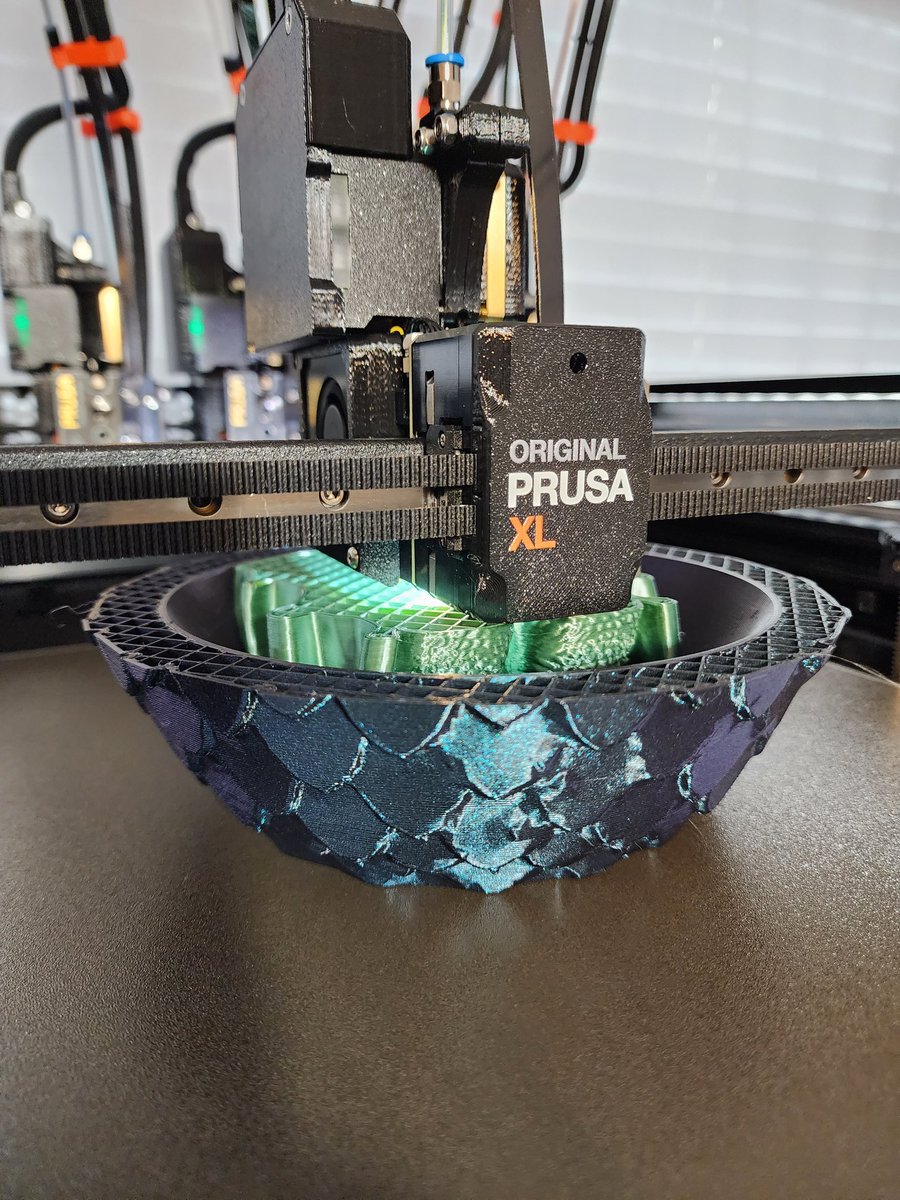 PowerLabsFL's tweet image. She might not be a speed demon, but can't argue with the results. 👍
#PrusaXL stock 0.6 nozzle, generic PLA profile (changed temp to 195c), 0.32 layer height & not running the Alpha Firmware yet.
Filament is @ff3dprinters Burnt Titanium & @Eryone_official Silk Emerald Green. 😍