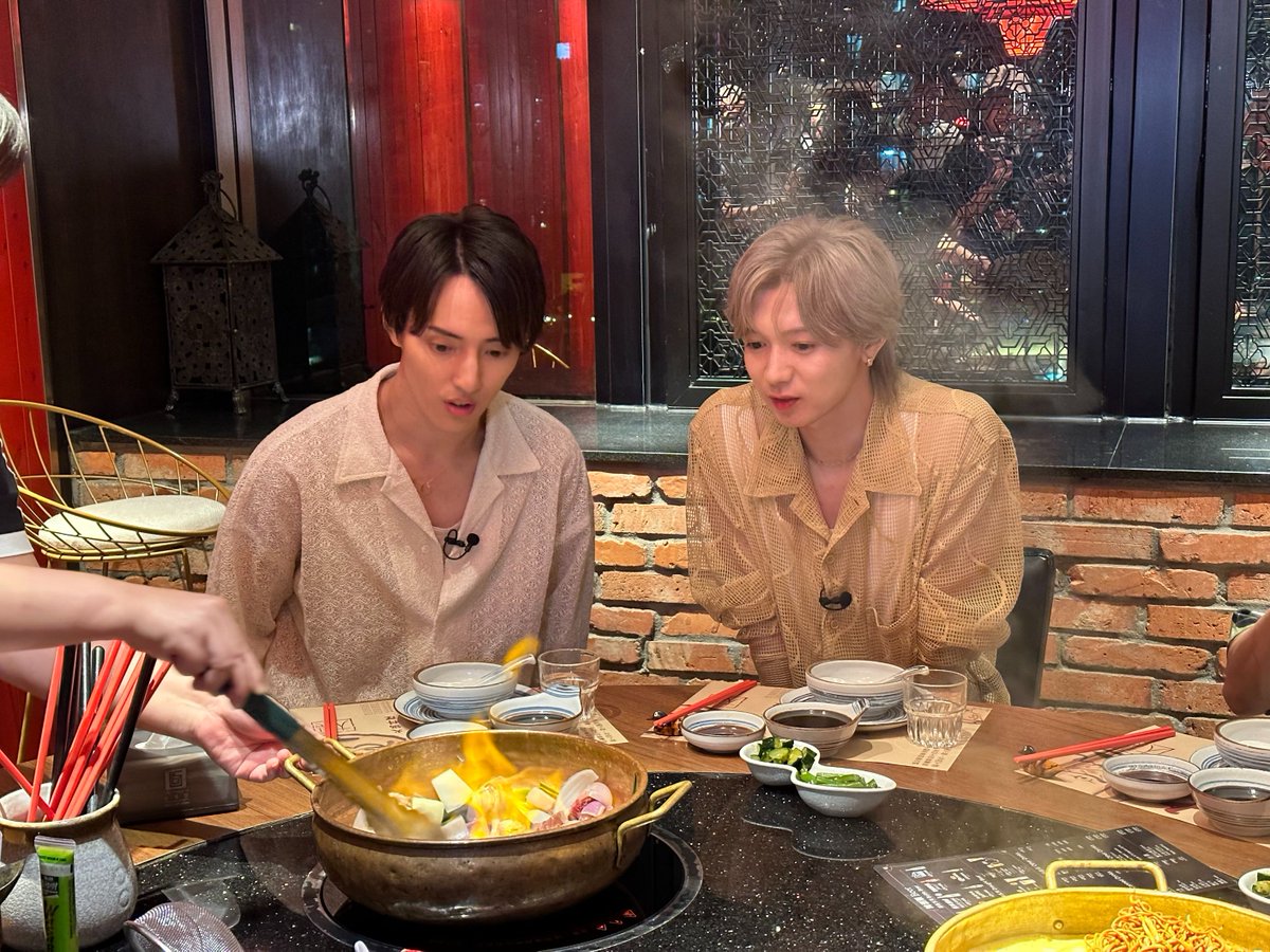 nanisurukattun's tweet photo. 何するカトゥーン？#32
本日！10/30（月）25:55～
マカオ旅は #TravisJapan から #七五三掛龍也 #川島如恵留 引き続き参戦！
KAT-TUNライブ形式の歌唱パフォーマンスも！
Tver見逃し・FOD未公開映像付配信でもご覧下さい！
#何カツン #KATTUN #亀梨和也 #上田竜也 #中丸雄一 
https://t.co/exPKqbjofk https://t.co/OXucRqbnuF