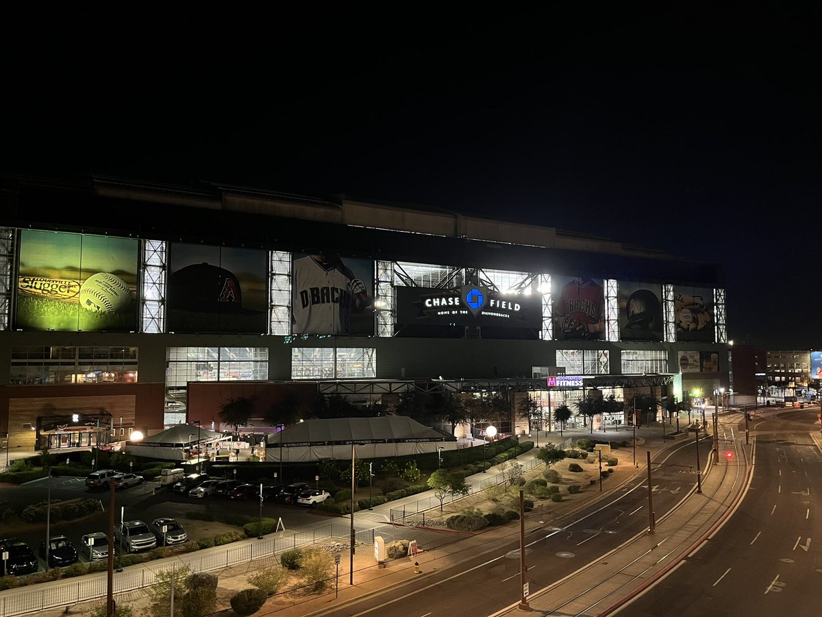 JamieABC15's tweet image. The calm before the storm… Game 3 of the #WorldSeries is this evening @ Chase Field &amp;amp; we have live coverage of what’s ahead this morning on #ABC15