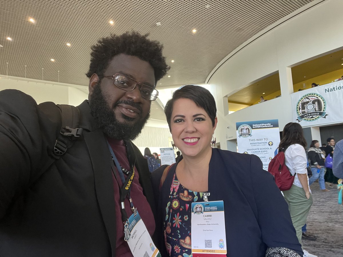 Mi McNair familia! So wonderful to catch up with these amazing and inspiring colleagues, Dr. Karla Hernandez and Rev. Michael Hunt, at the @sacnas National Diversity in STEM Conference in #portland #ndistem #2023ndistem #diversity #mcnair #diversitymatters #diverseinstem