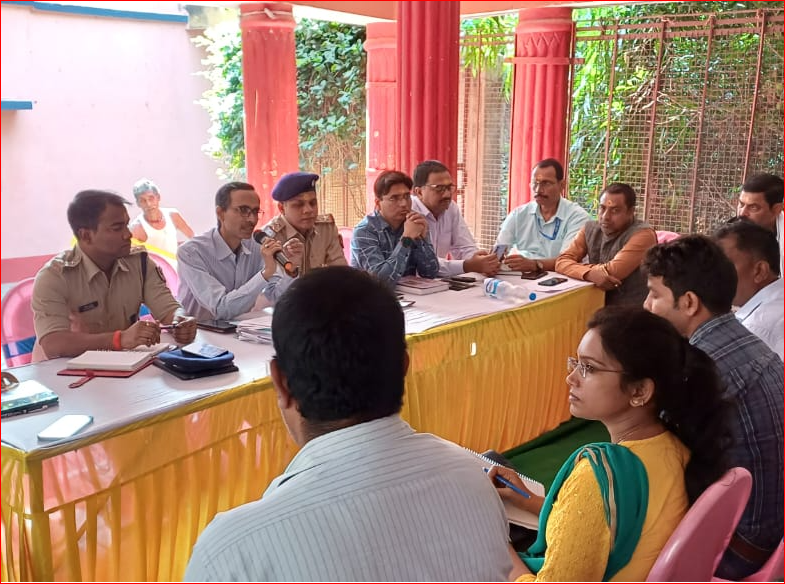PatnaPolice24x7's tweet photo. #जनसंवादआज 

दिनांक #30OCT23 को दुलहिनबाजार थानान्तर्गत @sdpo और @sdm पालीगंज द्वारा,आगामी दिवाली ,काली पूजा, लक्ष्मी पूजा और सूर्य पूजा को शांतिपूर्ण व सौहार्दपूर्वक मनाने को लेकर शांति सभा का आयोजन किया गया I

@dm_patna
@IG_CentralRange
@bihar_police
#DulhinganjPS 
#Diwali2023 https://t.co/Tm8E6eapT8